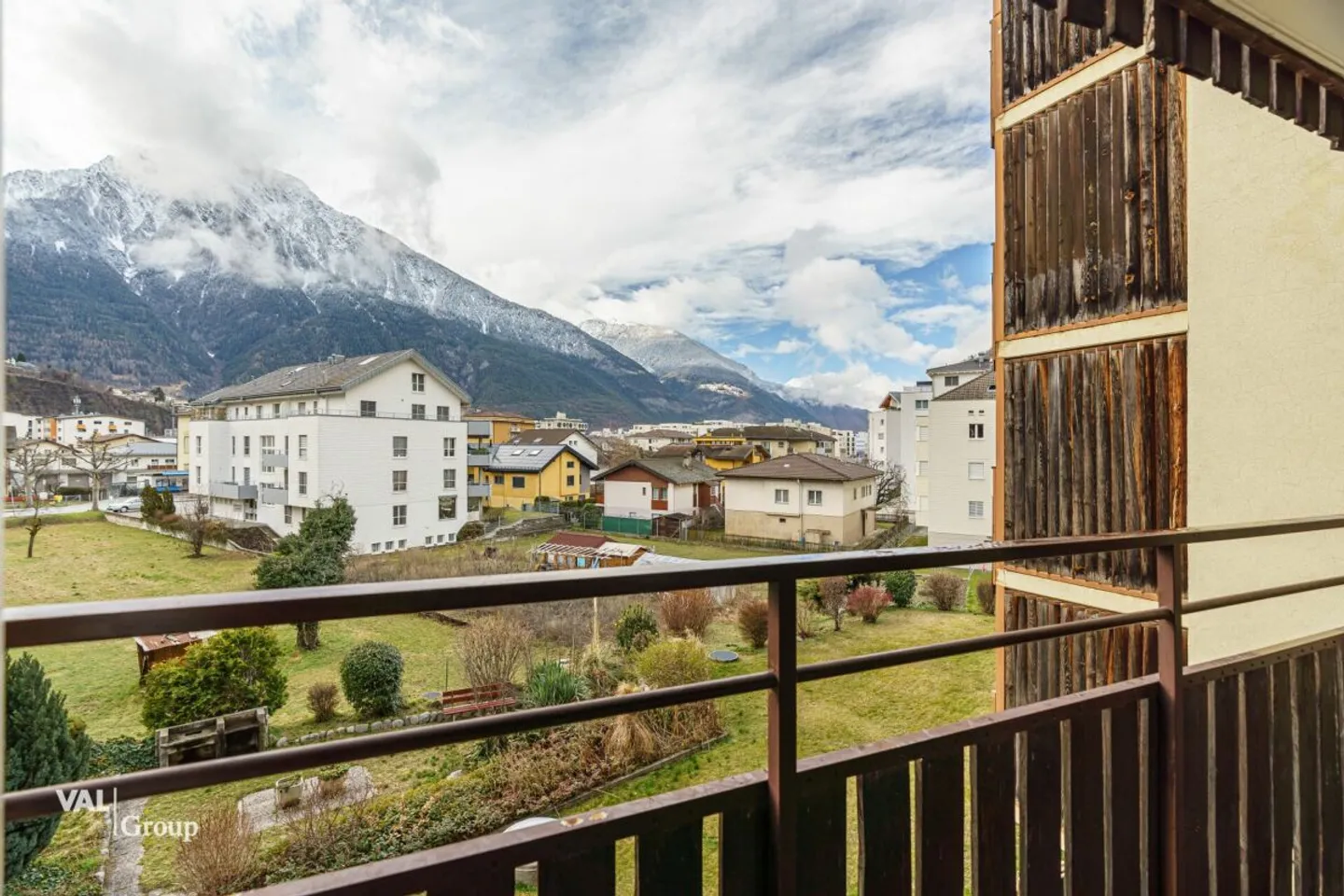 Bright 2.5 Room Apartment with Large Terrace in a Sunny, Central Location - Photo 7 of 12