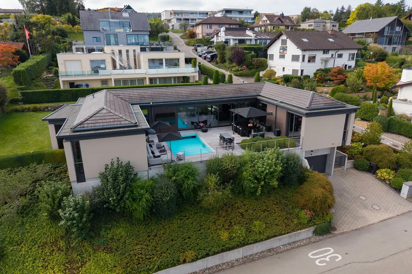 Luxurious 5.5-Room Residence with Lake View and Pool in Fruthwilen - Photo 1 of 6