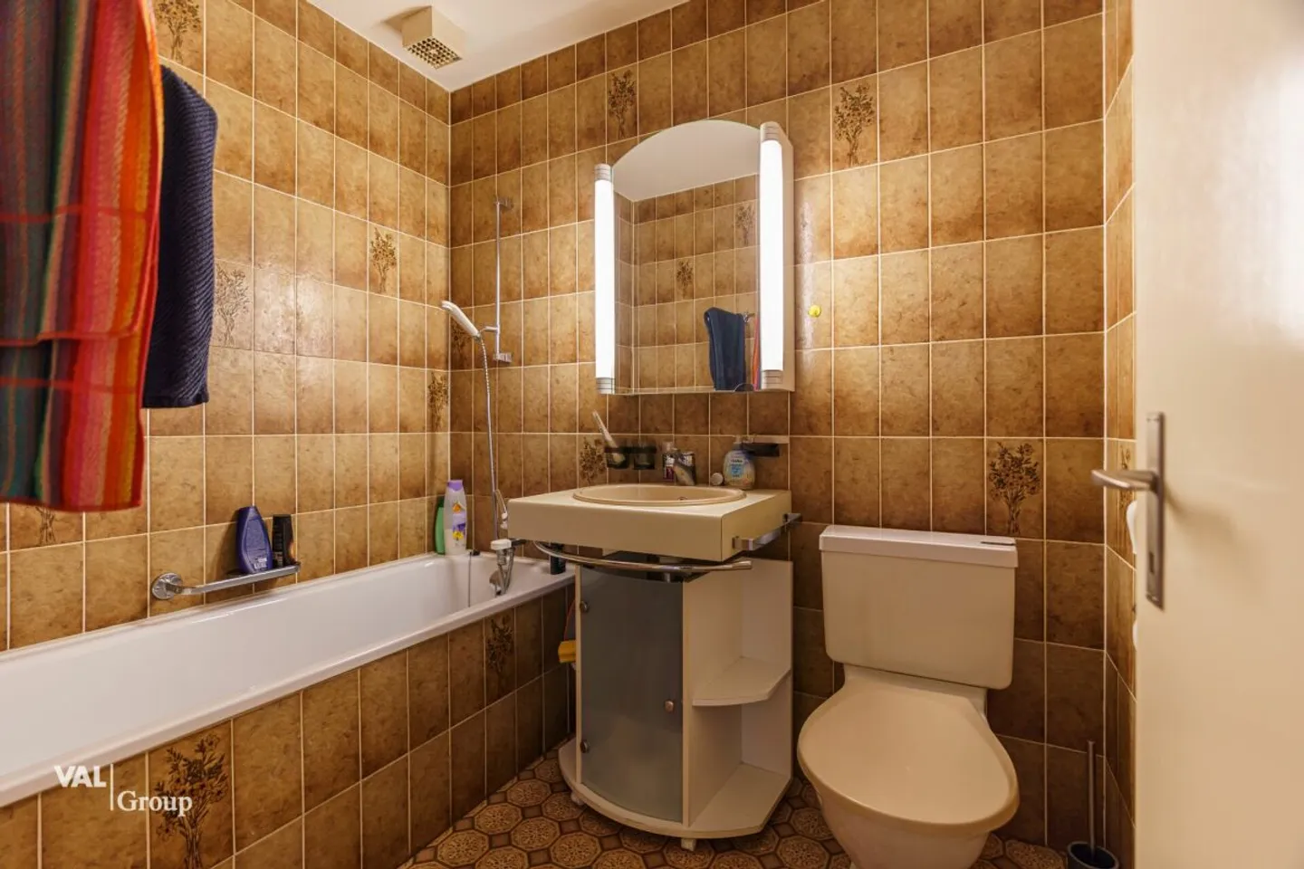 Bright 2.5 Room Apartment with Large Terrace in a Sunny, Central Location - Photo 10 of 12