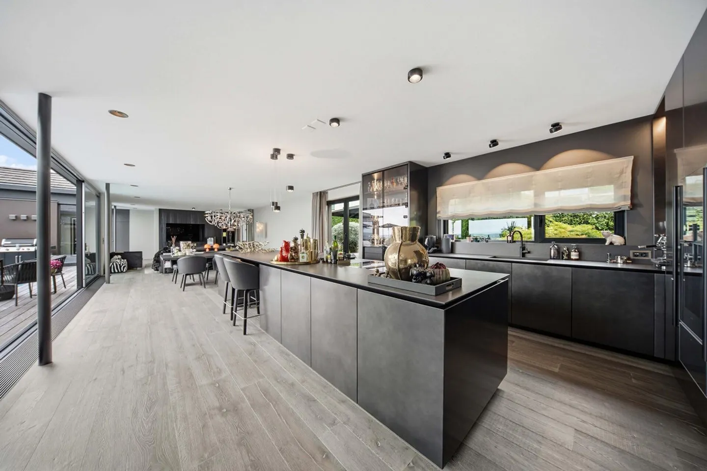 Luxurious 5.5-Room Residence with Lake View and Pool in Fruthwilen - Photo 4 of 6