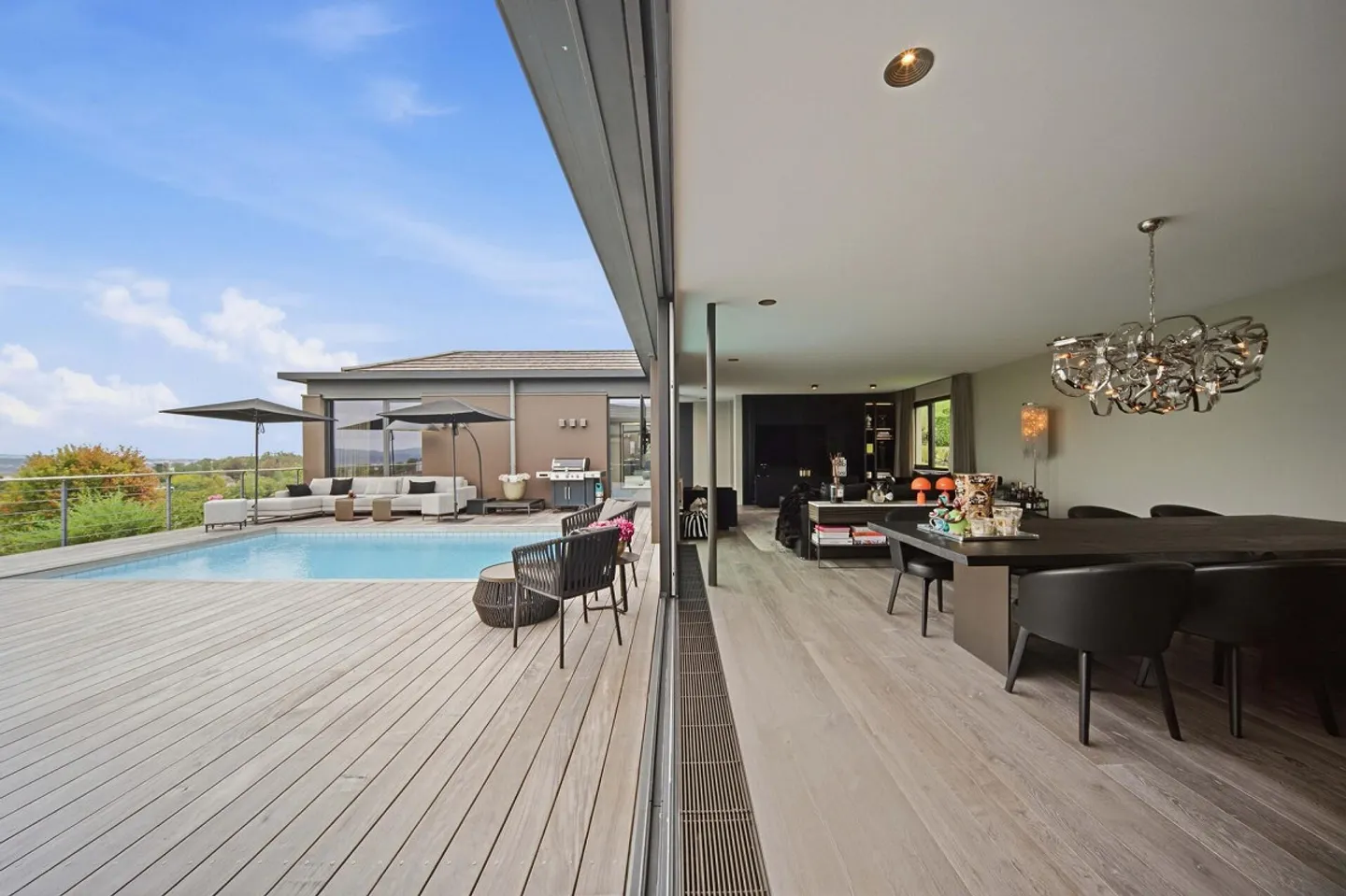 Luxurious 5.5-Room Residence with Lake View and Pool in Fruthwilen - Photo 5 of 6