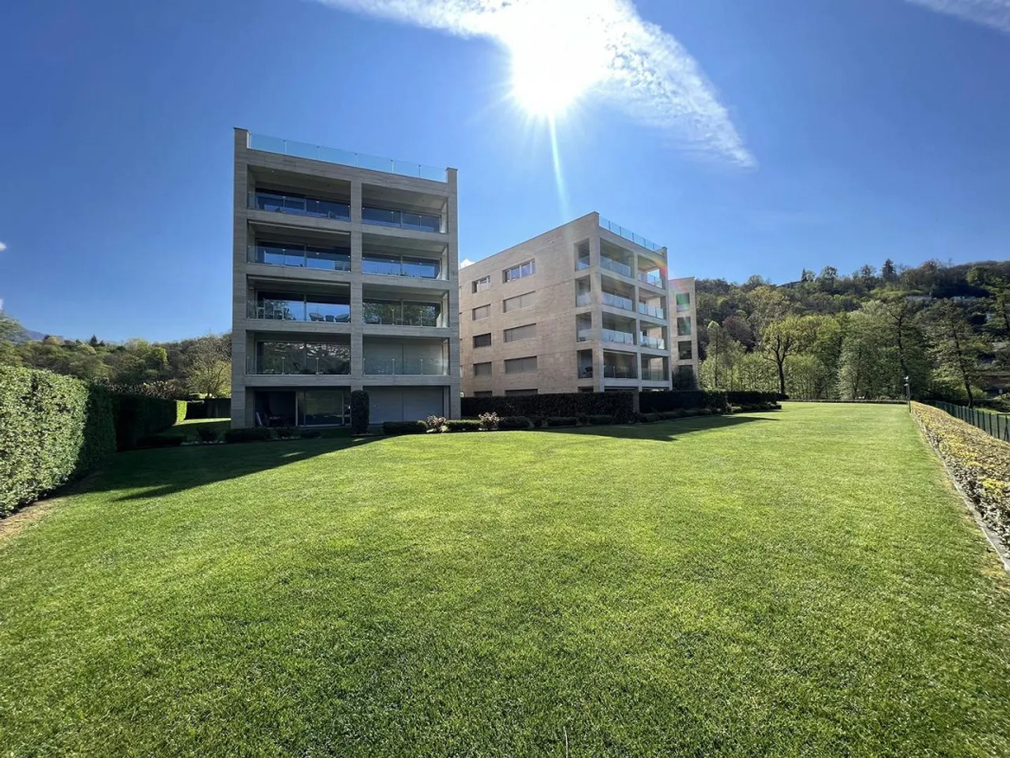 LUGANO-MUZZANO, SEEFRONT 2.5 ZIMMER WOHNUNG MIT GARTEN - Foto 2 von 15