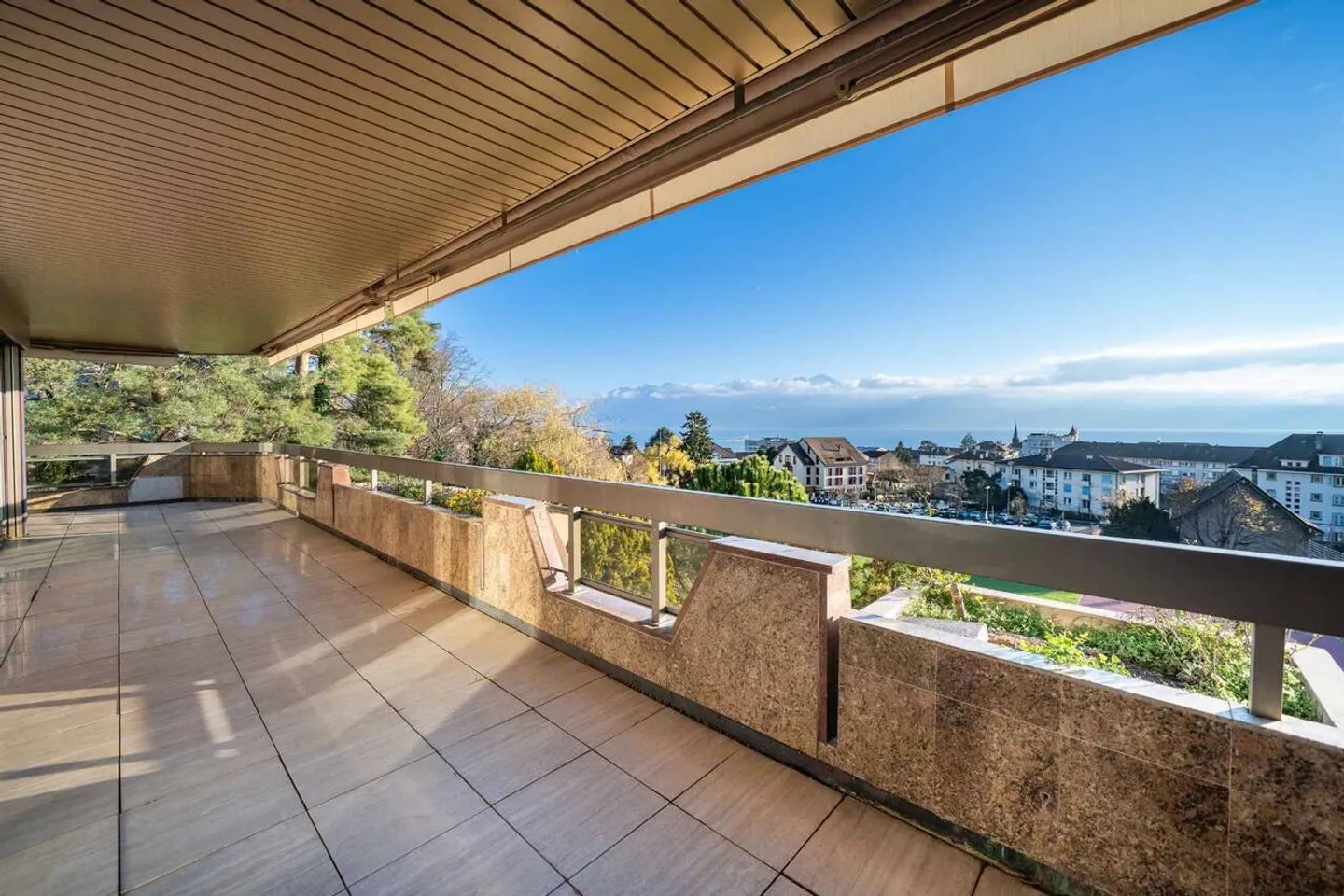 Wunderschöne 5,5 Zimmer mit außergewöhnlichem Blick - Foto 9 von 9