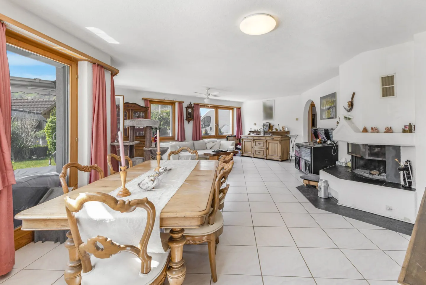 Casa bifamiliare soleggiata con giardino, camino e impianto fotovoltaico a Trübbach - Foto 7 di 36