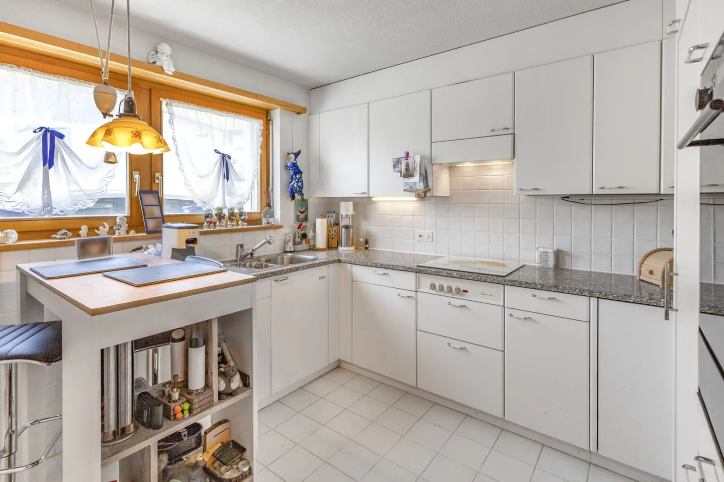 Casa bifamiliare soleggiata con giardino, camino e impianto fotovoltaico a Trübbach - Foto 9 di 36