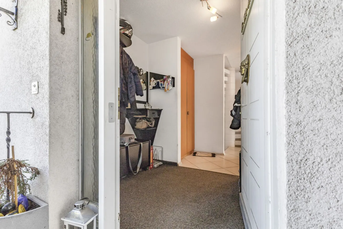 Casa bifamiliare soleggiata con giardino, camino e impianto fotovoltaico a Trübbach - Foto 12 di 36