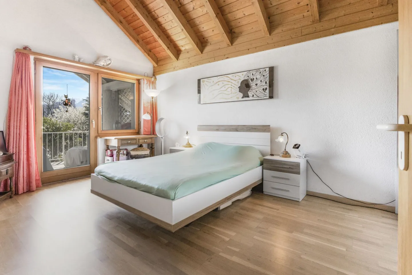 Casa bifamiliare soleggiata con giardino, camino e impianto fotovoltaico a Trübbach - Foto 14 di 36