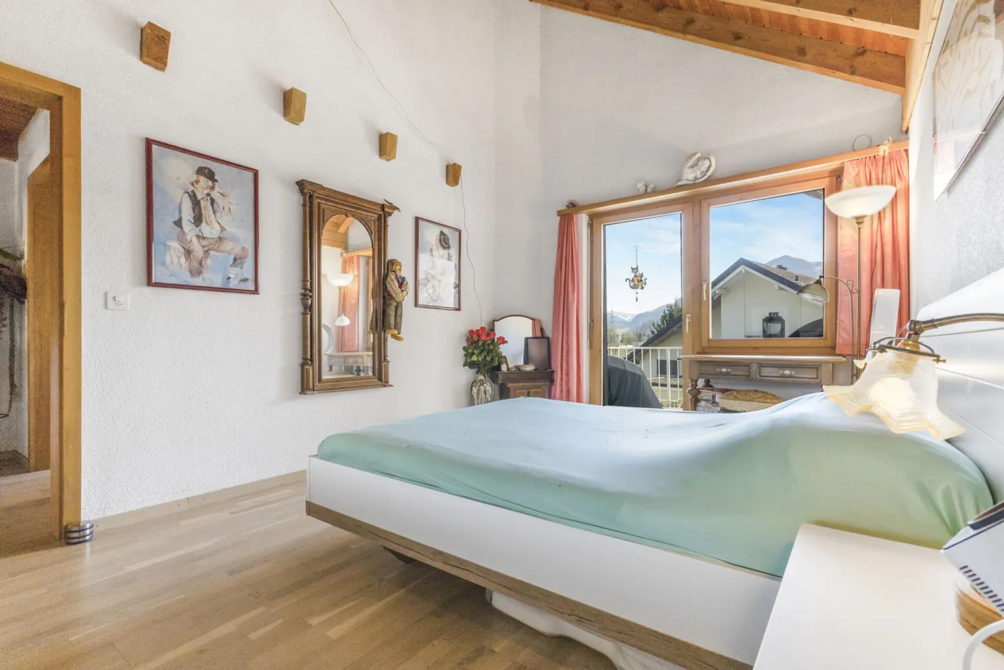 Casa bifamiliare soleggiata con giardino, camino e impianto fotovoltaico a Trübbach - Foto 15 di 36