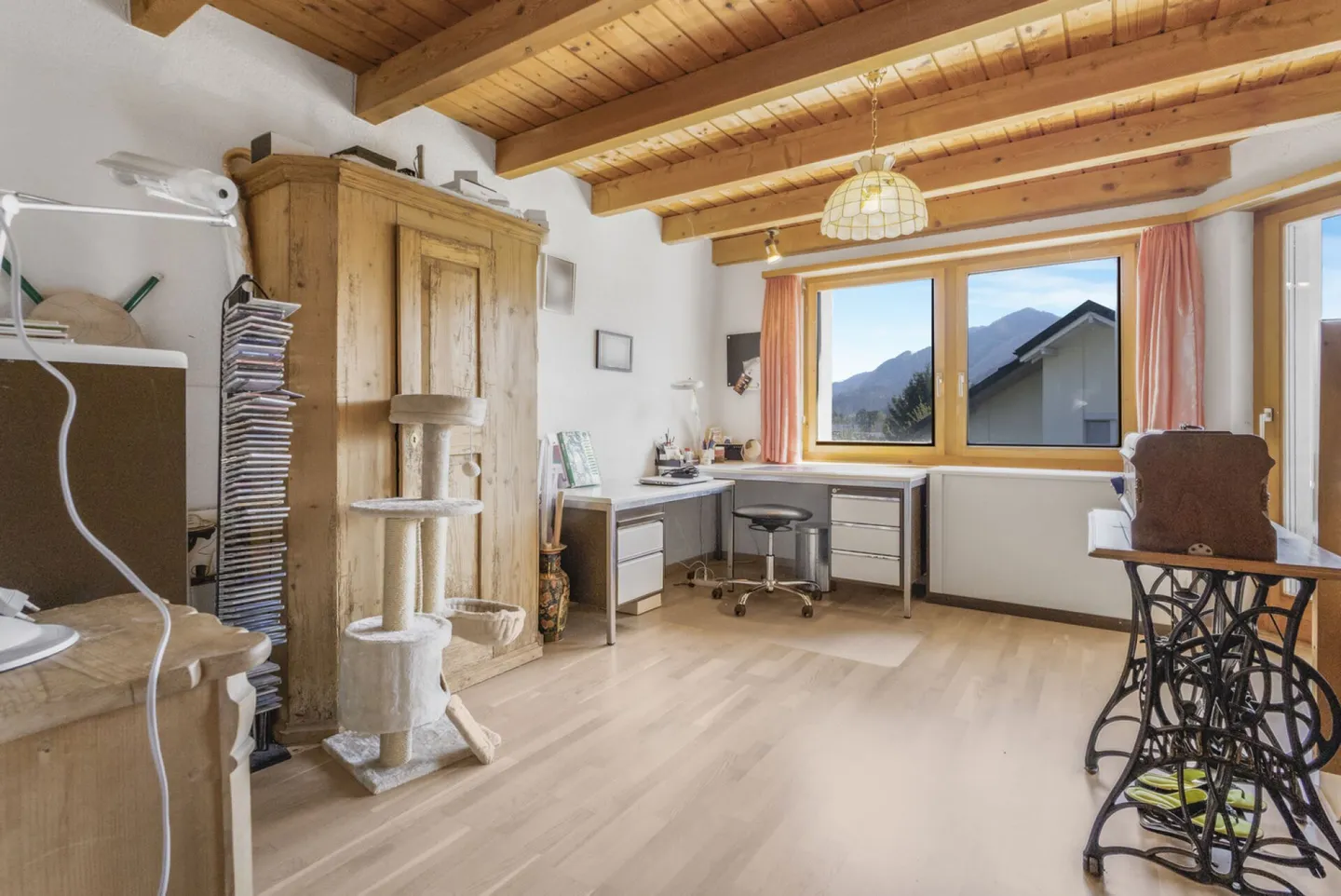 Casa bifamiliare soleggiata con giardino, camino e impianto fotovoltaico a Trübbach - Foto 16 di 36