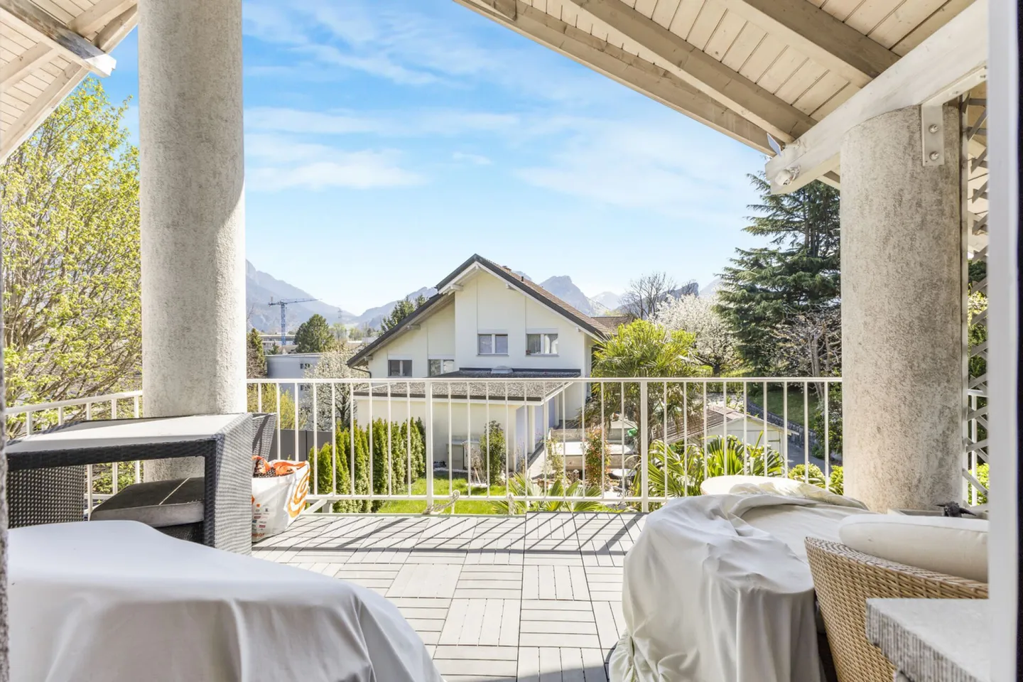 Casa bifamiliare soleggiata con giardino, camino e impianto fotovoltaico a Trübbach - Foto 18 di 36