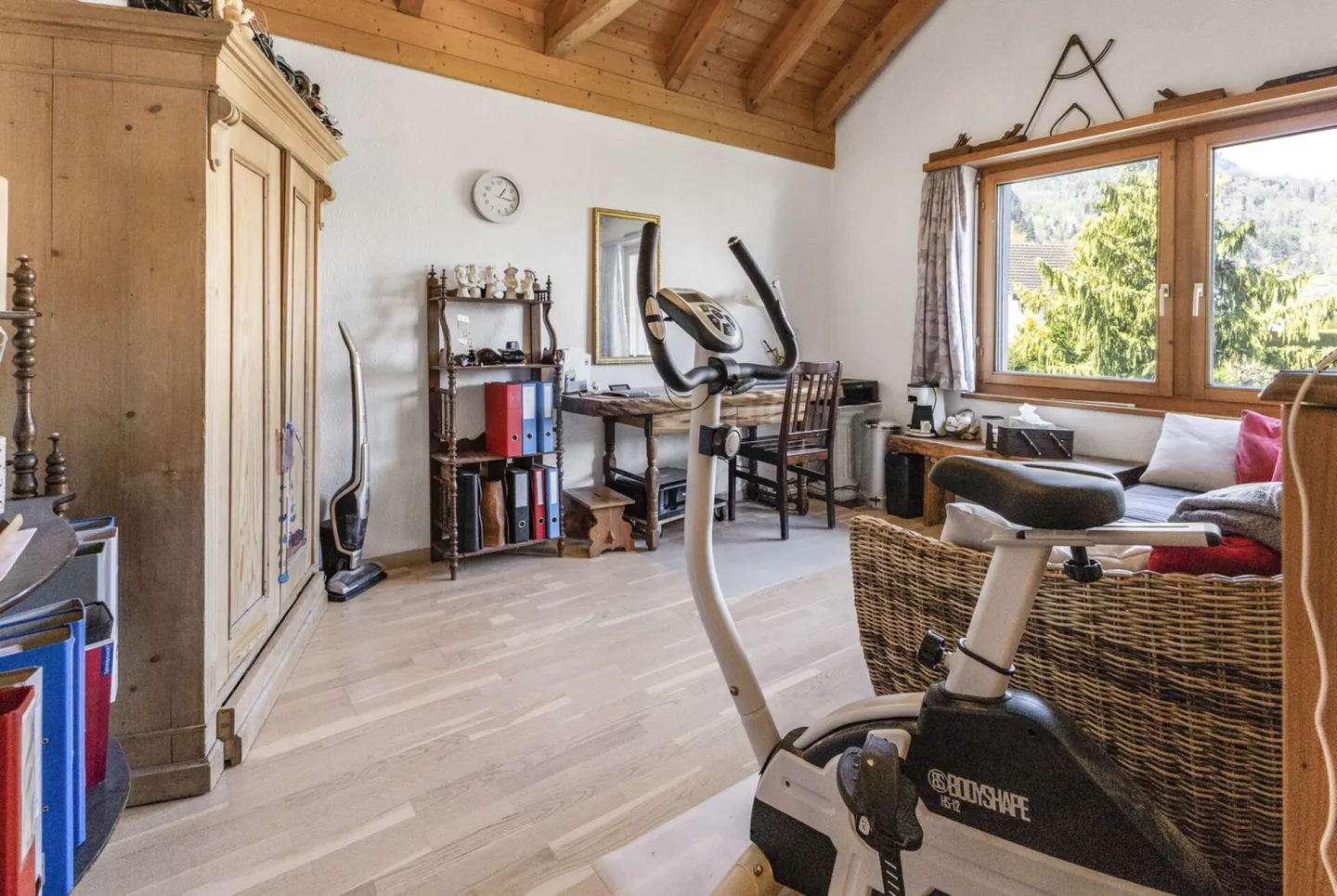 Casa bifamiliare soleggiata con giardino, camino e impianto fotovoltaico a Trübbach - Foto 19 di 36