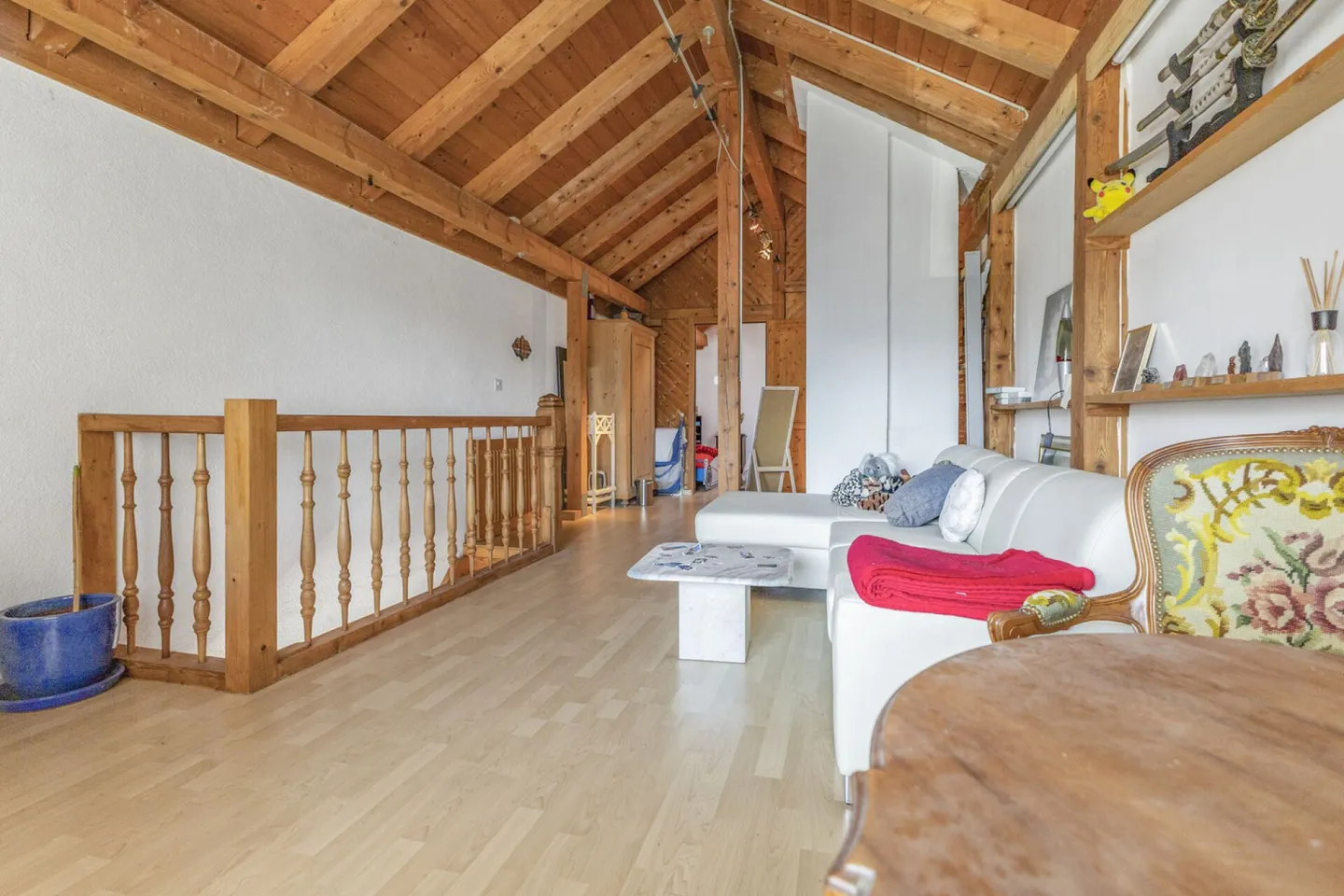 Casa bifamiliare soleggiata con giardino, camino e impianto fotovoltaico a Trübbach - Foto 23 di 36