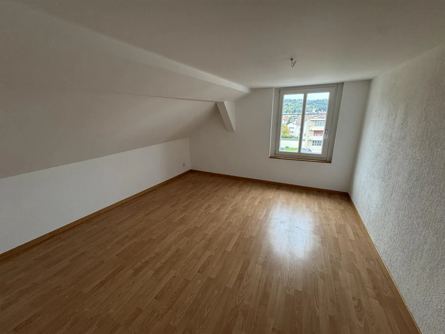 Renovated attic apartment in a central location - Photo 4 of 8