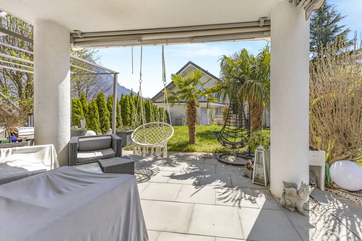 Casa bifamiliare soleggiata con giardino, camino e impianto fotovoltaico a Trübbach - Foto 4 di 36