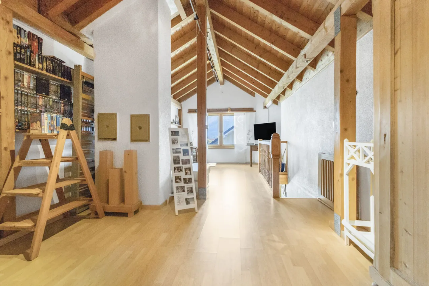 Casa bifamiliare soleggiata con giardino, camino e impianto fotovoltaico a Trübbach - Foto 24 di 36