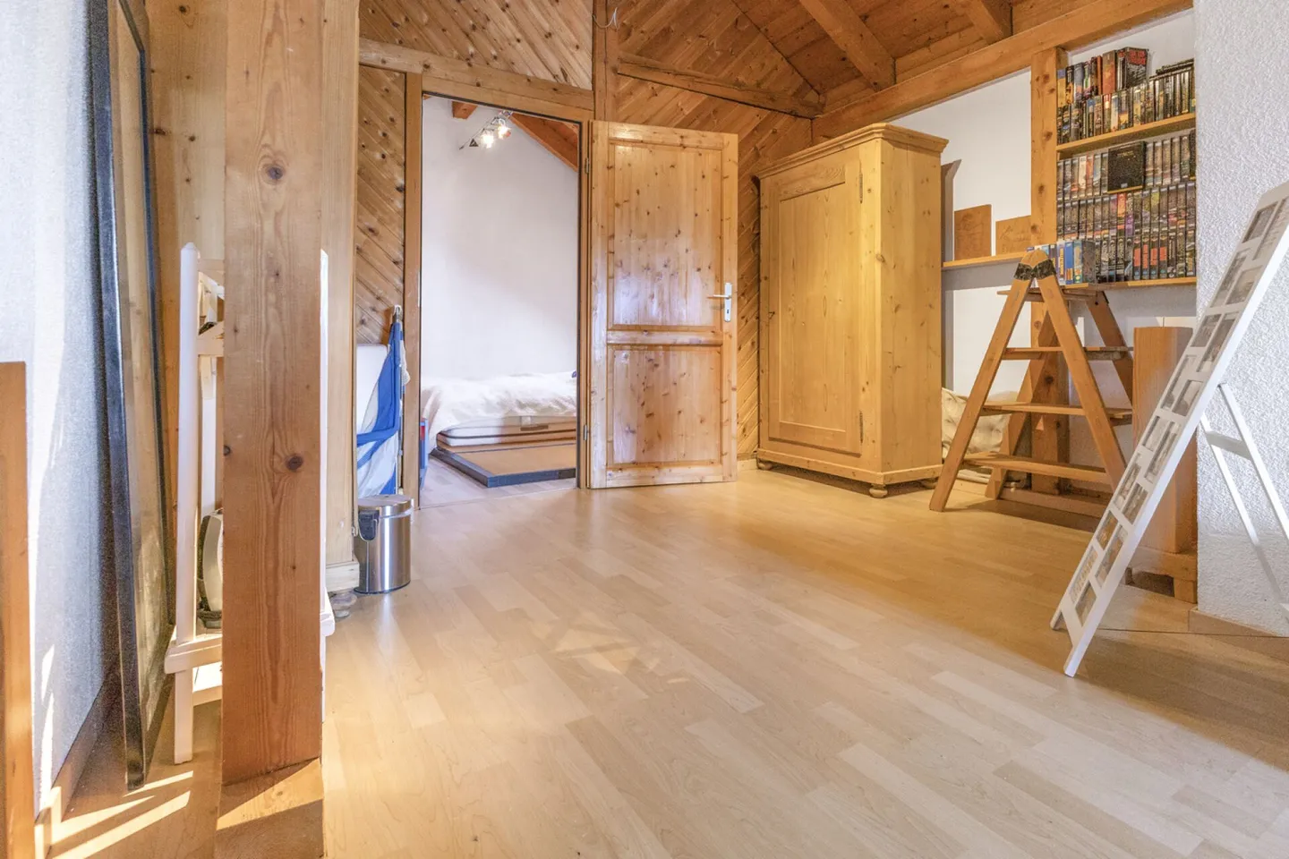 Casa bifamiliare soleggiata con giardino, camino e impianto fotovoltaico a Trübbach - Foto 25 di 36