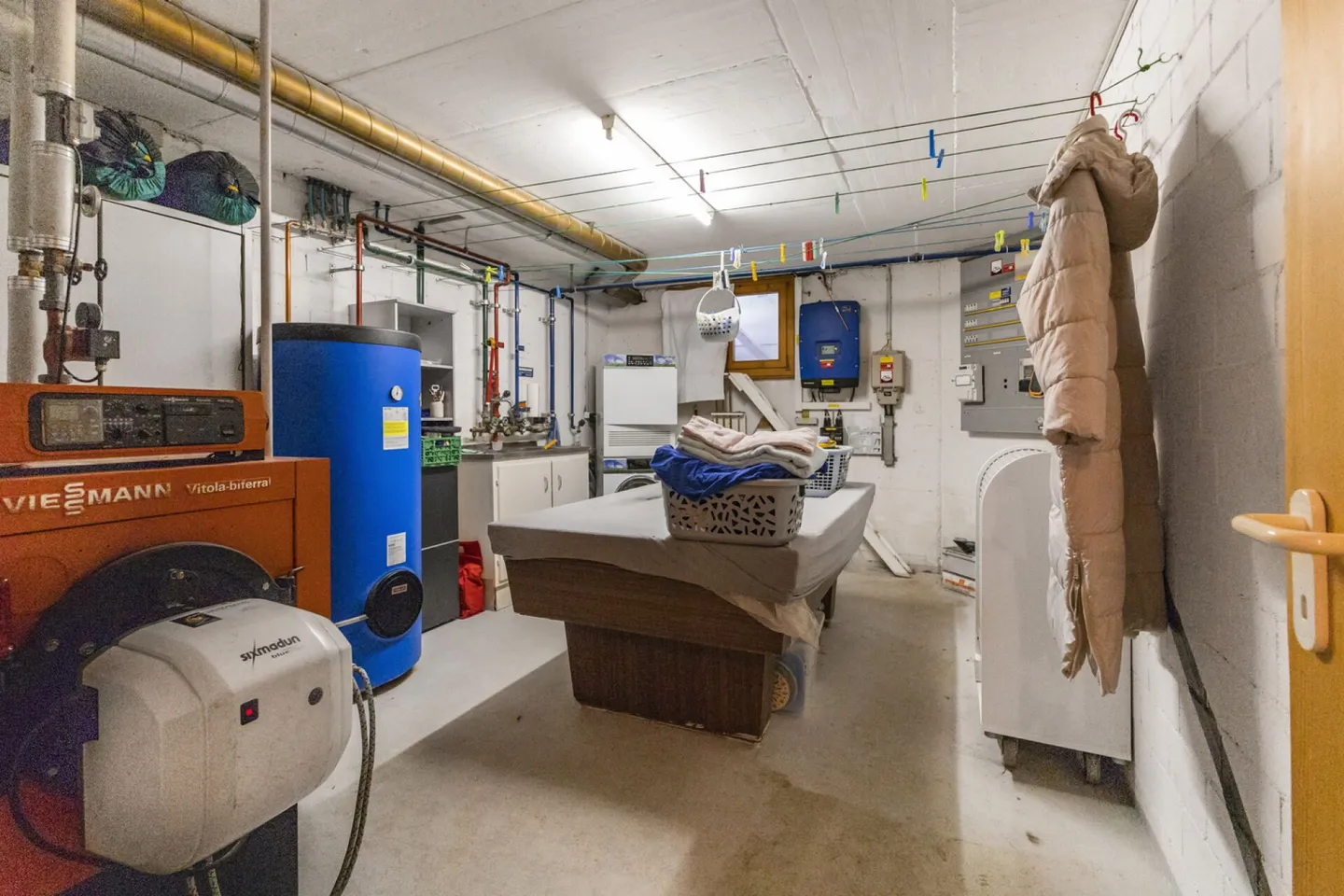 Casa bifamiliare soleggiata con giardino, camino e impianto fotovoltaico a Trübbach - Foto 29 di 36