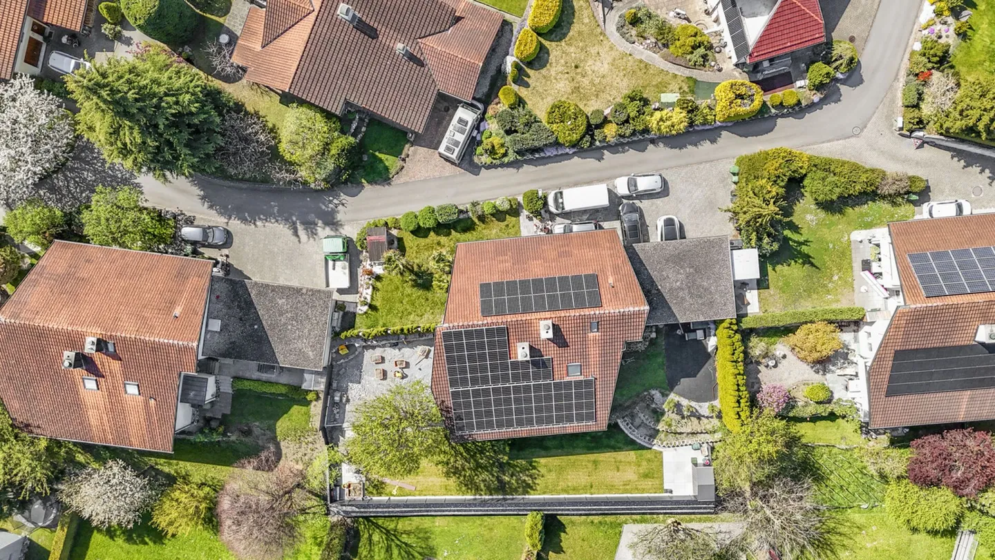 Casa bifamiliare soleggiata con giardino, camino e impianto fotovoltaico a Trübbach - Foto 32 di 36