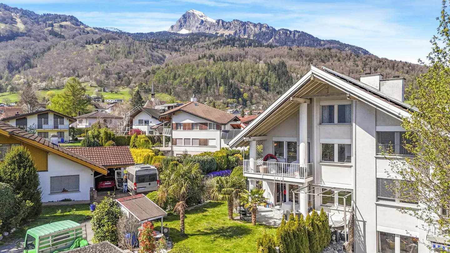 Casa bifamiliare soleggiata con giardino, camino e impianto fotovoltaico a Trübbach - Foto 33 di 36