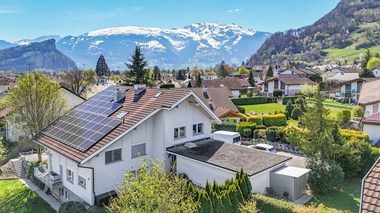 Casa bifamiliare soleggiata con giardino, camino e impianto fotovoltaico a Trübbach - Foto 34 di 36