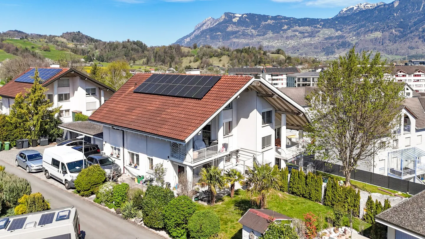 Casa bifamiliare soleggiata con giardino, camino e impianto fotovoltaico a Trübbach - Foto 35 di 36