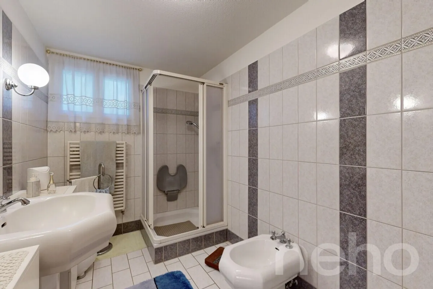 Maison multi-générationnelle spacieuse de 8 pièces avec 2 unités de vie séparées - Photo 11 sur 12