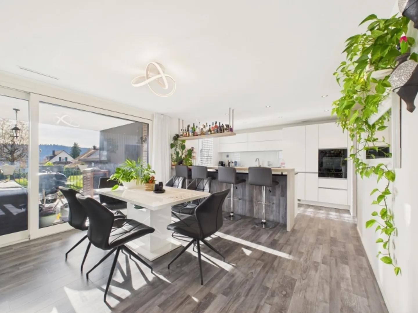 Moderne 5.5-Zimmer Wohnung in Glattfelden - Foto 1 von 11