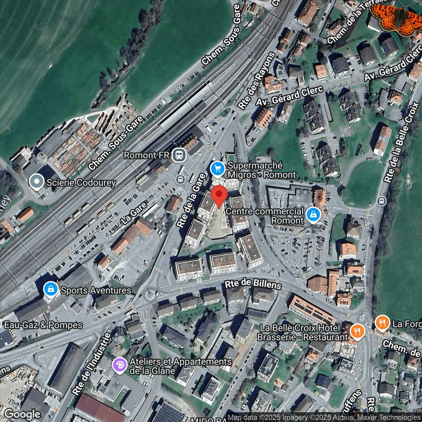 Stellen Sie Ihr Motorrad im Warmen unter - Parkplatz gegenüber dem Bahnhof! - Foto 2 von 2