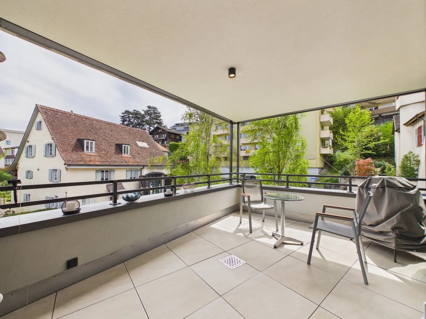 Modernes Apartment in Binningen - Foto 4 von 13