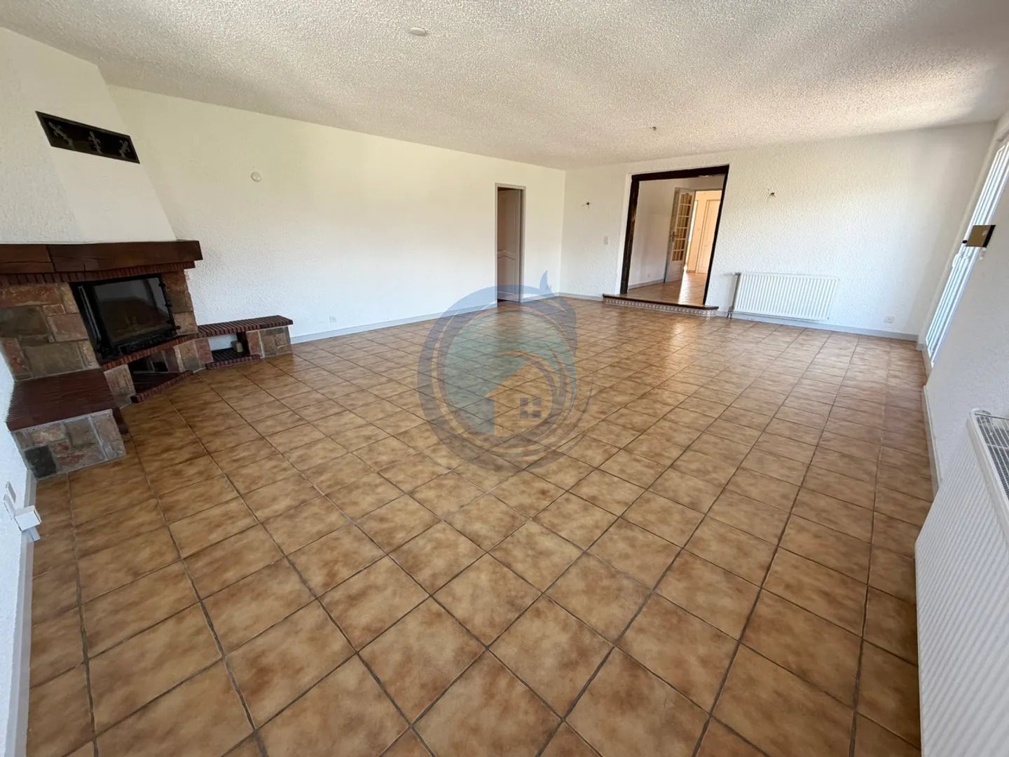 BEAUTIFUL 4.5-ROOM APARTMENT WITH FIREPLACE AND SPACIOUS TERRACE - Photo 1 of 20