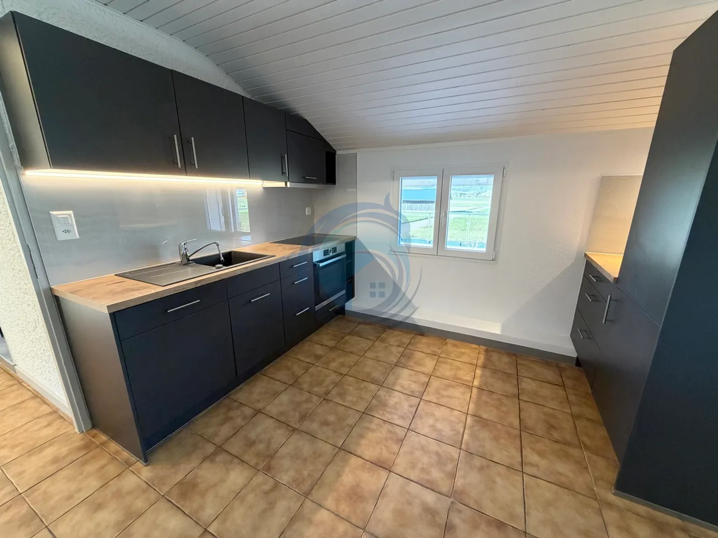 BEAUTIFUL 4.5-ROOM APARTMENT WITH FIREPLACE AND SPACIOUS TERRACE - Photo 4 of 20