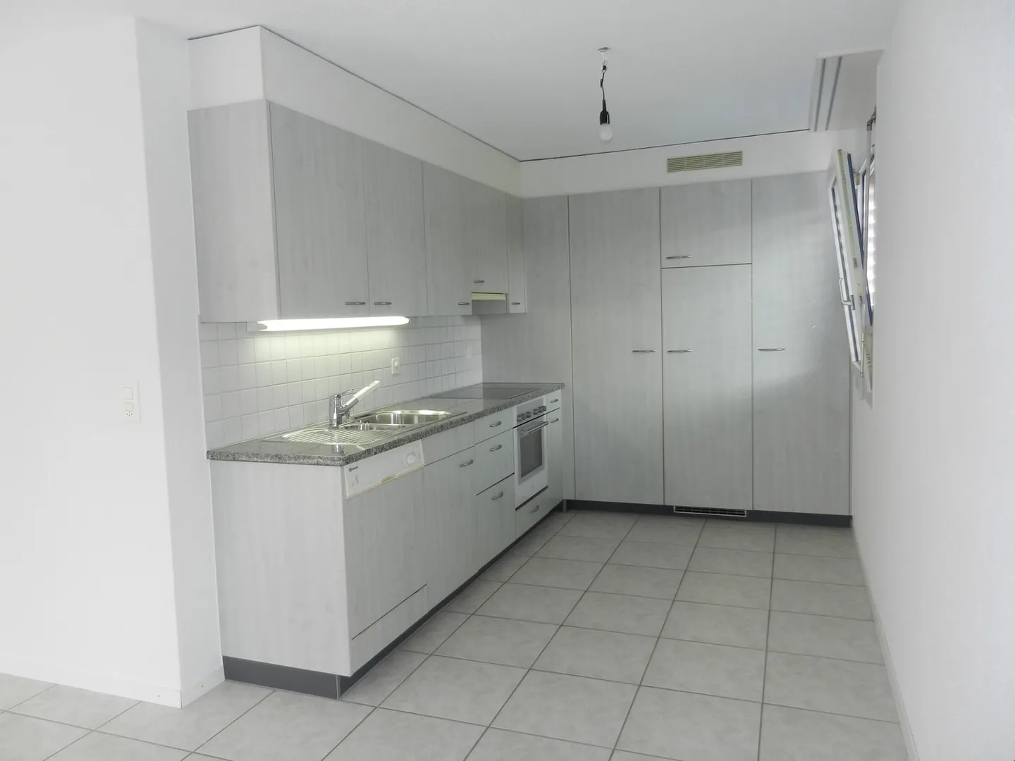 Schöne 4 1/2-Zimmerwohnung an ruhiger Lage - Foto 3 von 10