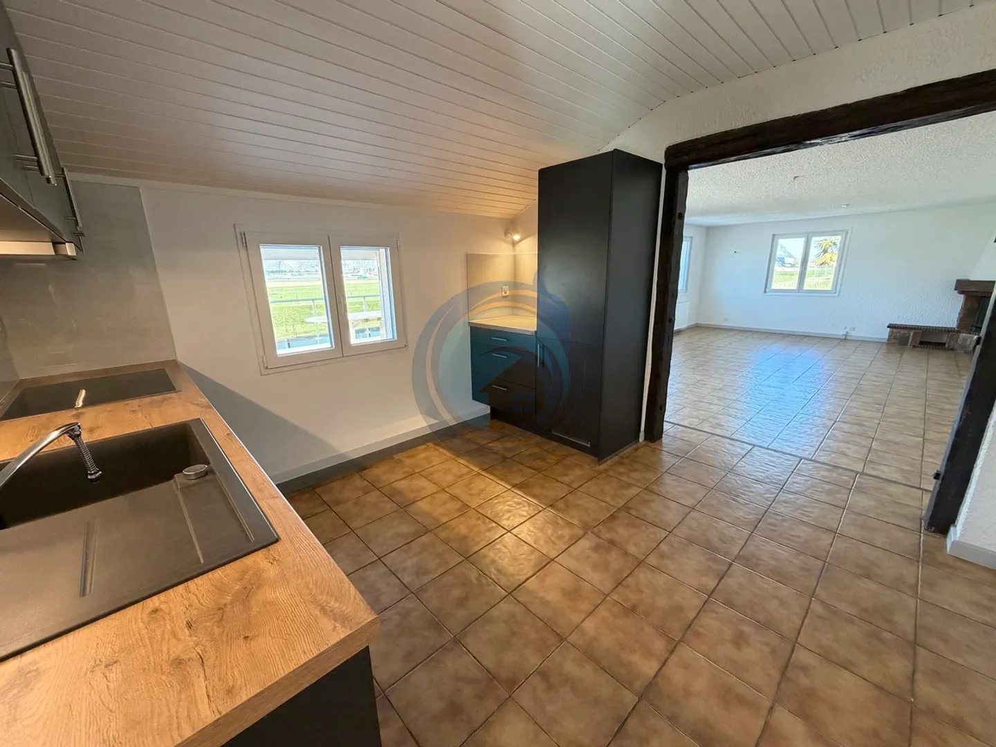 BEAUTIFUL 4.5-ROOM APARTMENT WITH FIREPLACE AND SPACIOUS TERRACE - Photo 5 of 20