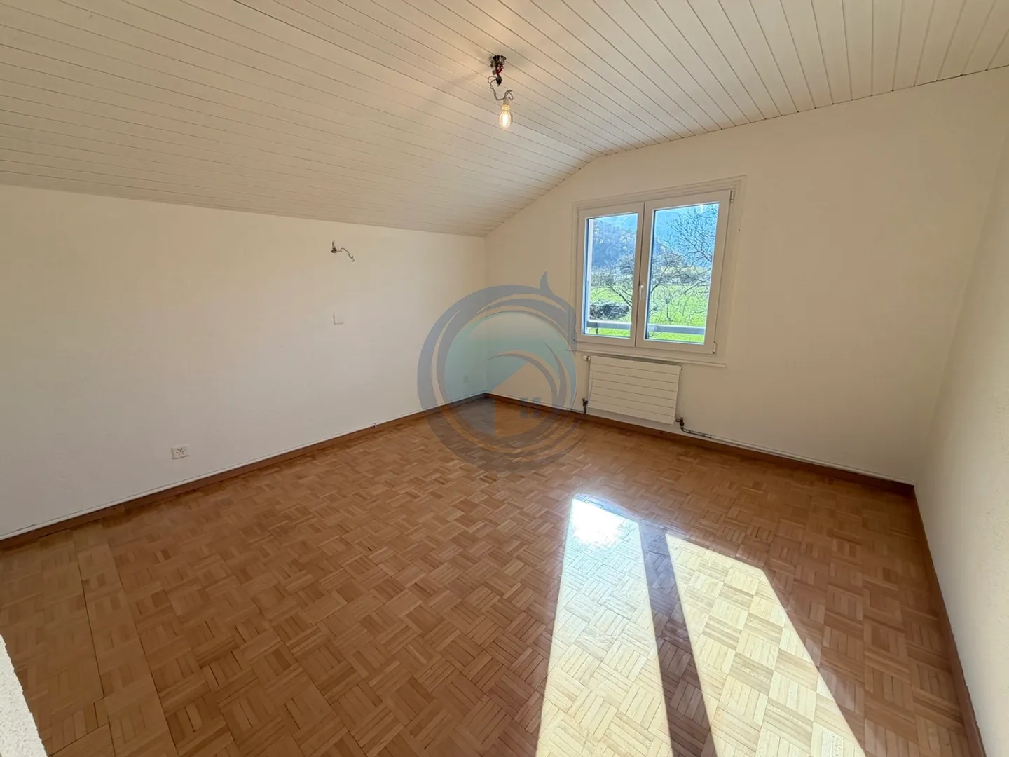 BEAUTIFUL 4.5-ROOM APARTMENT WITH FIREPLACE AND SPACIOUS TERRACE - Photo 6 of 20