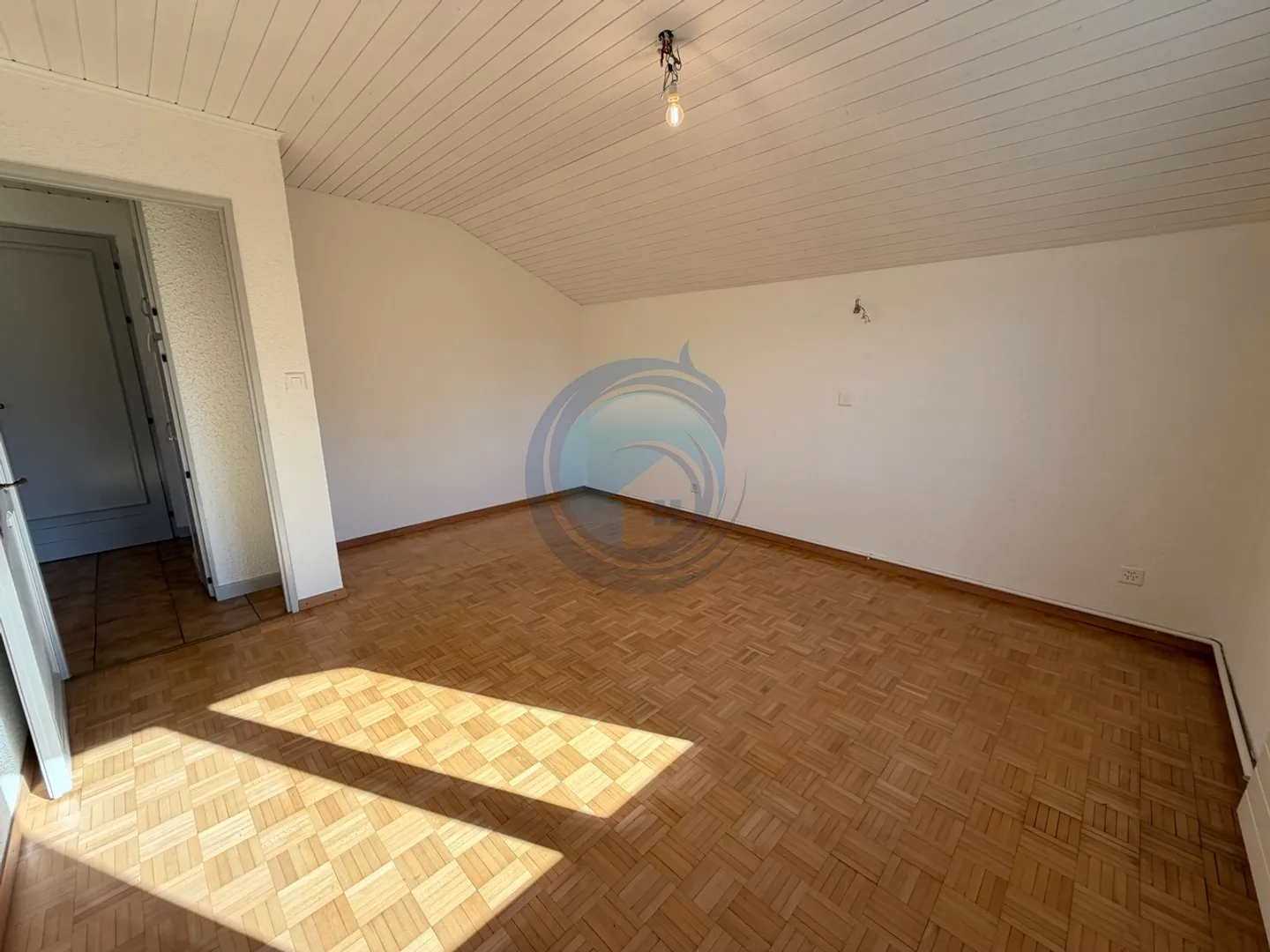 BEAUTIFUL 4.5-ROOM APARTMENT WITH FIREPLACE AND SPACIOUS TERRACE - Photo 7 of 20