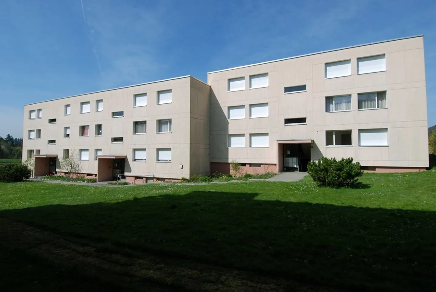 Endroit sûr pour votre moto - Photo 2 sur 3