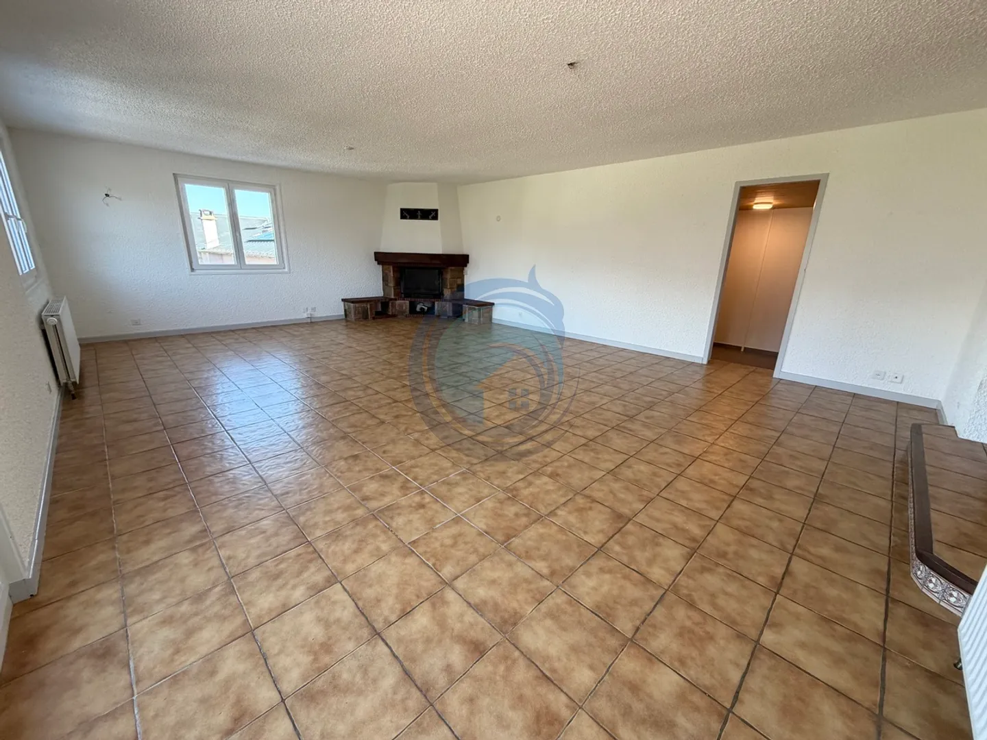 BEAUTIFUL 4.5-ROOM APARTMENT WITH FIREPLACE AND SPACIOUS TERRACE - Photo 3 of 20