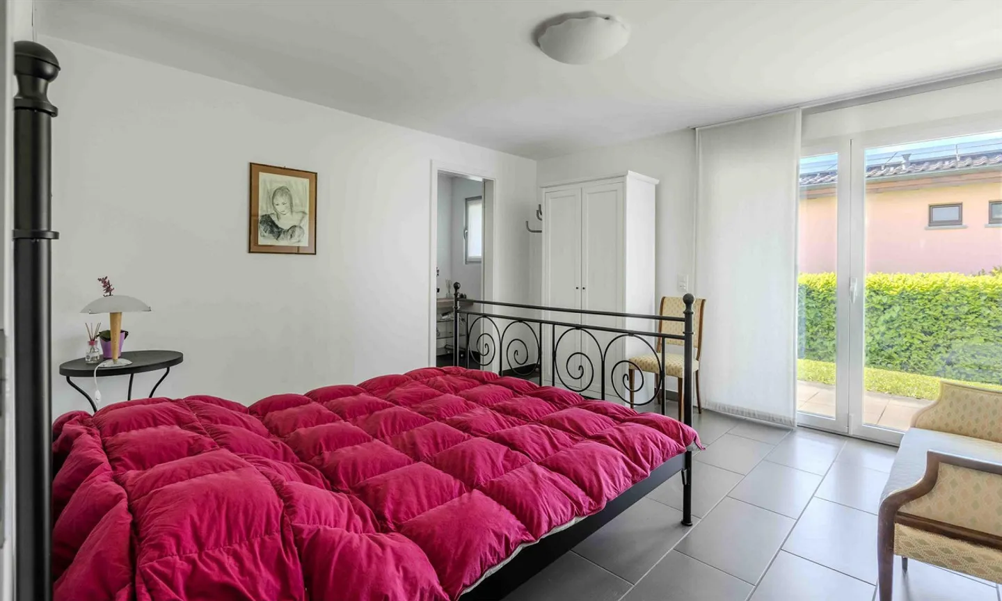 Exklusive Villa mit 6,5 Zimmern, Pool und Garten in Cadro - Foto 6 von 9
