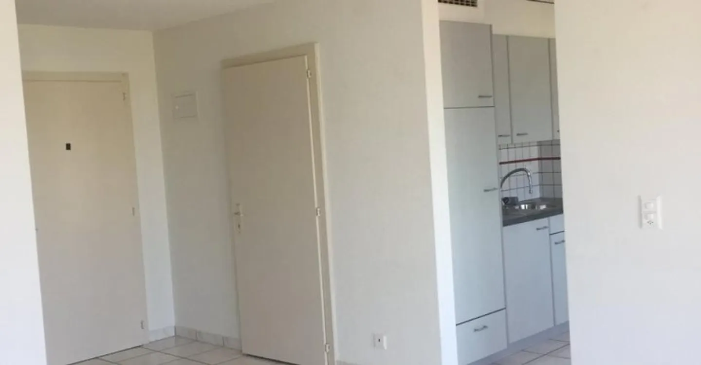 2.5-room apartment on the 1st floor - Photo 3 of 4