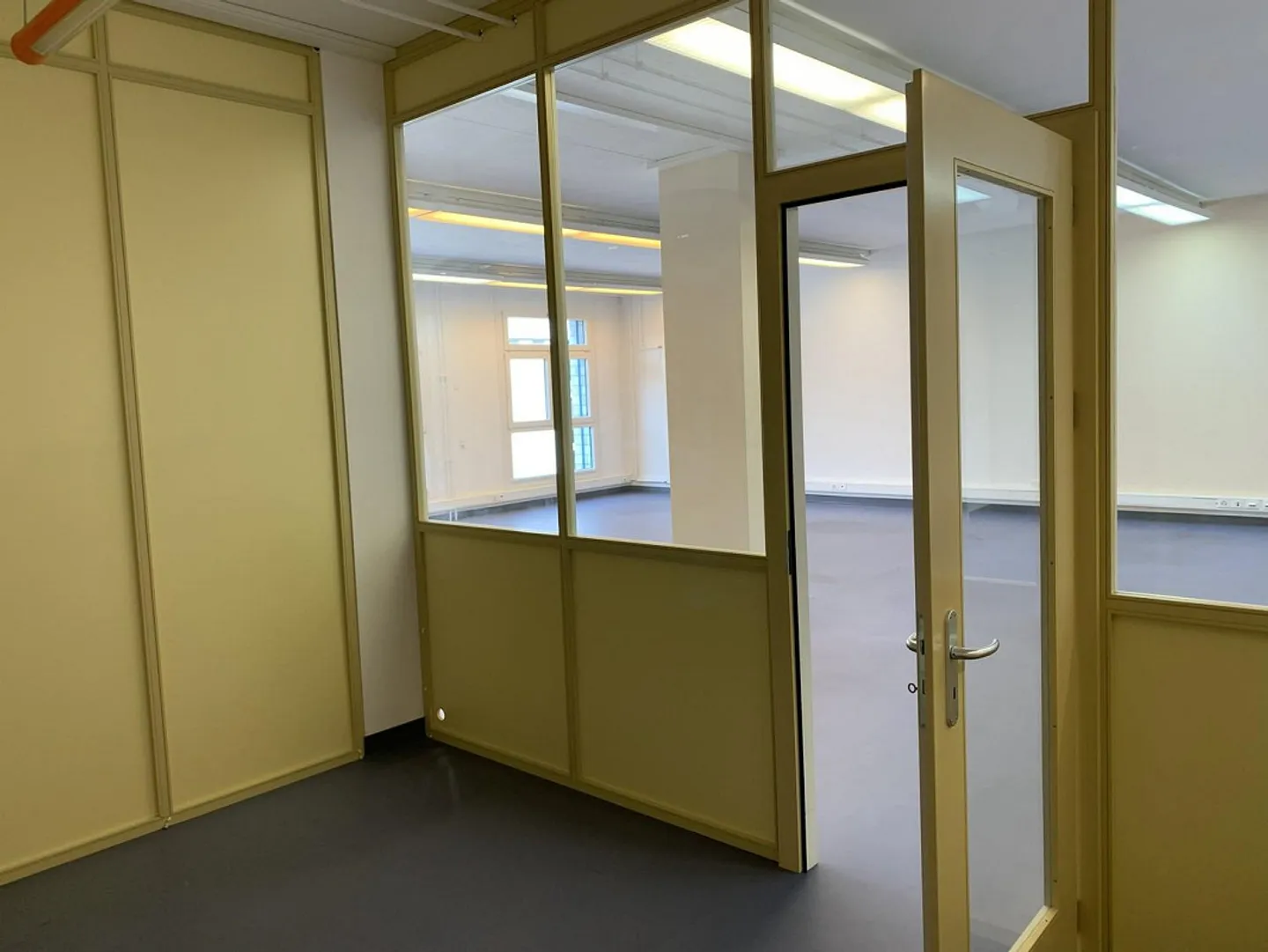 Die Tour-de-Peilz, im Gebäude, das die Post beherbergt - Büros im Erdgeschoss - Foto 8 von 12