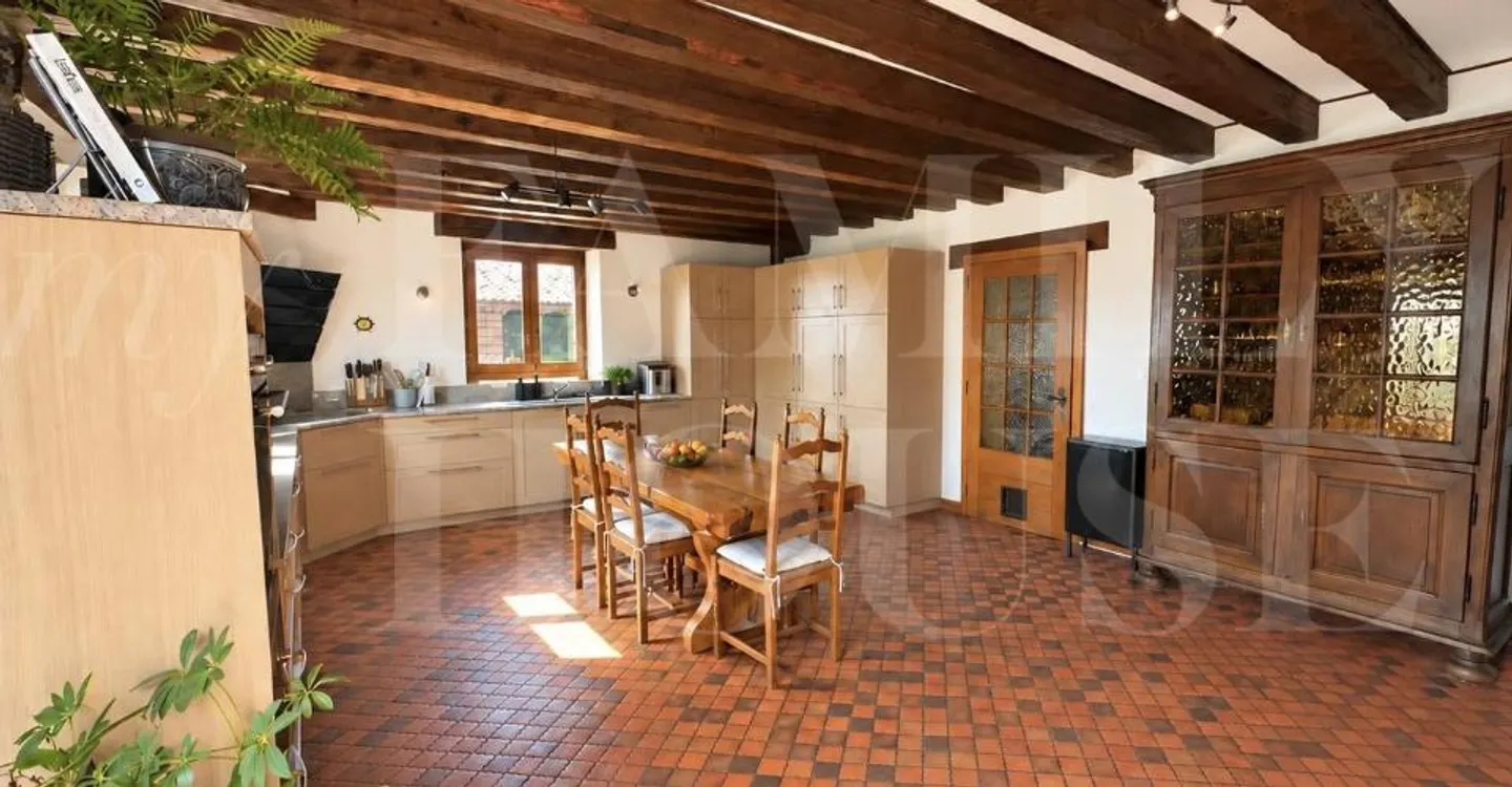 Geräumige Wohnung in einer wunderschönen Immobilie - Foto 2 von 8