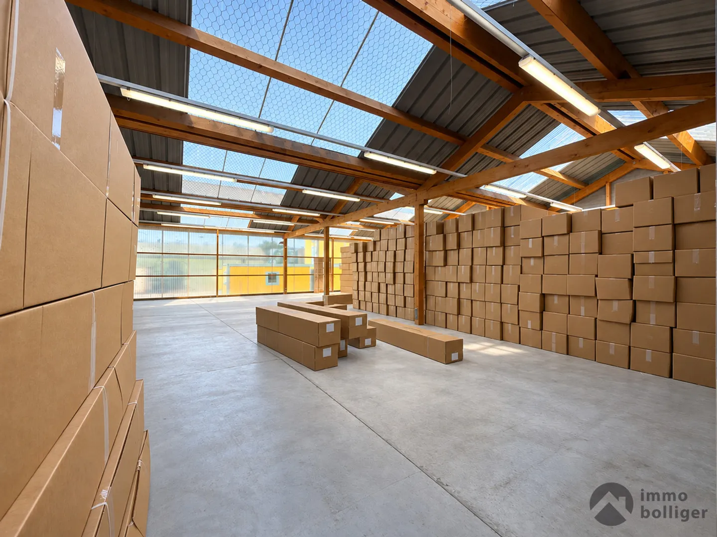 Una posizione. Molte possibilità. Commercio, magazzino e ufficio combinati. - Foto 3 di 13