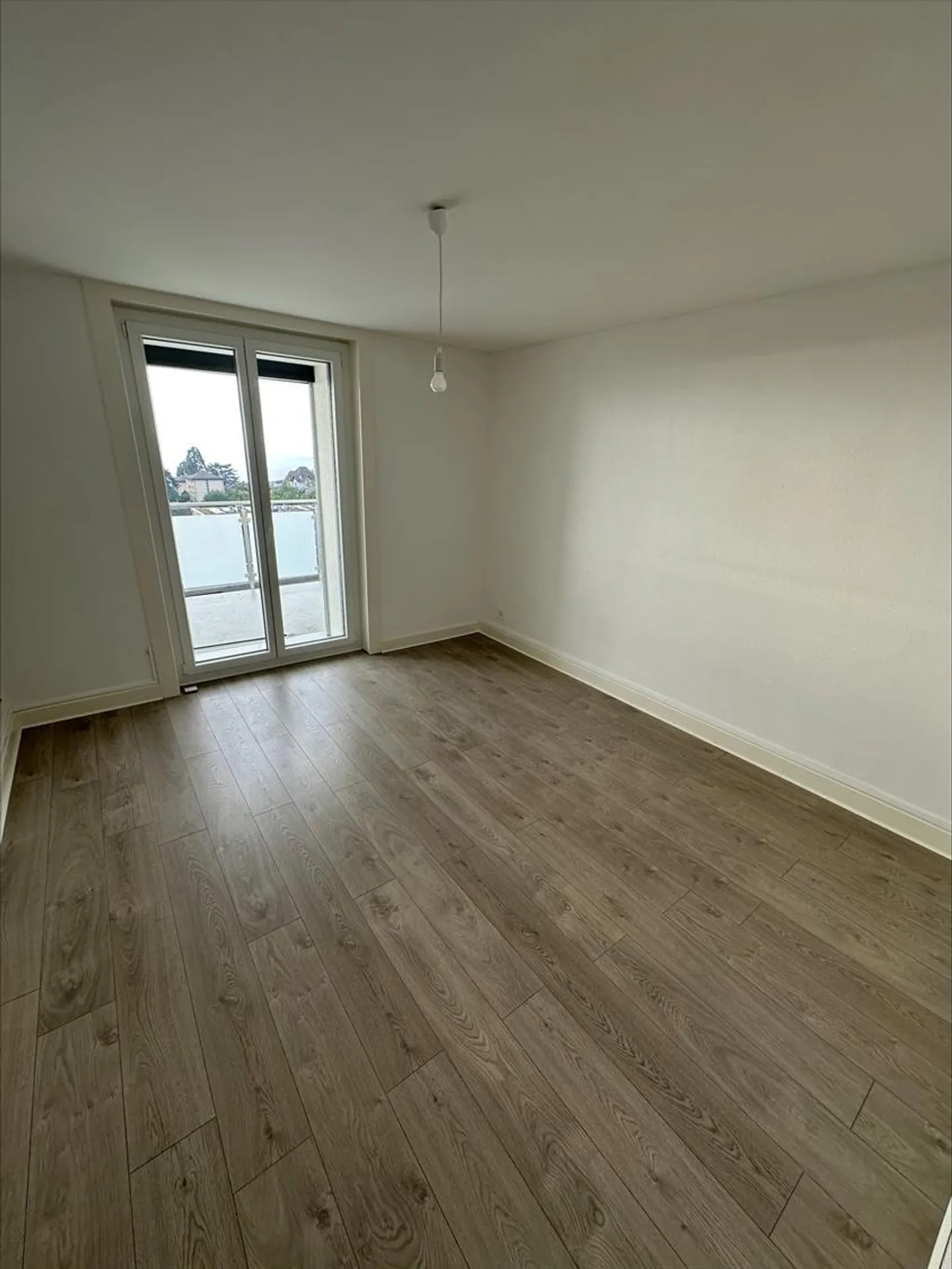 Magnificent apartment with balcony and lake view, ideally located - Photo 1 of 10