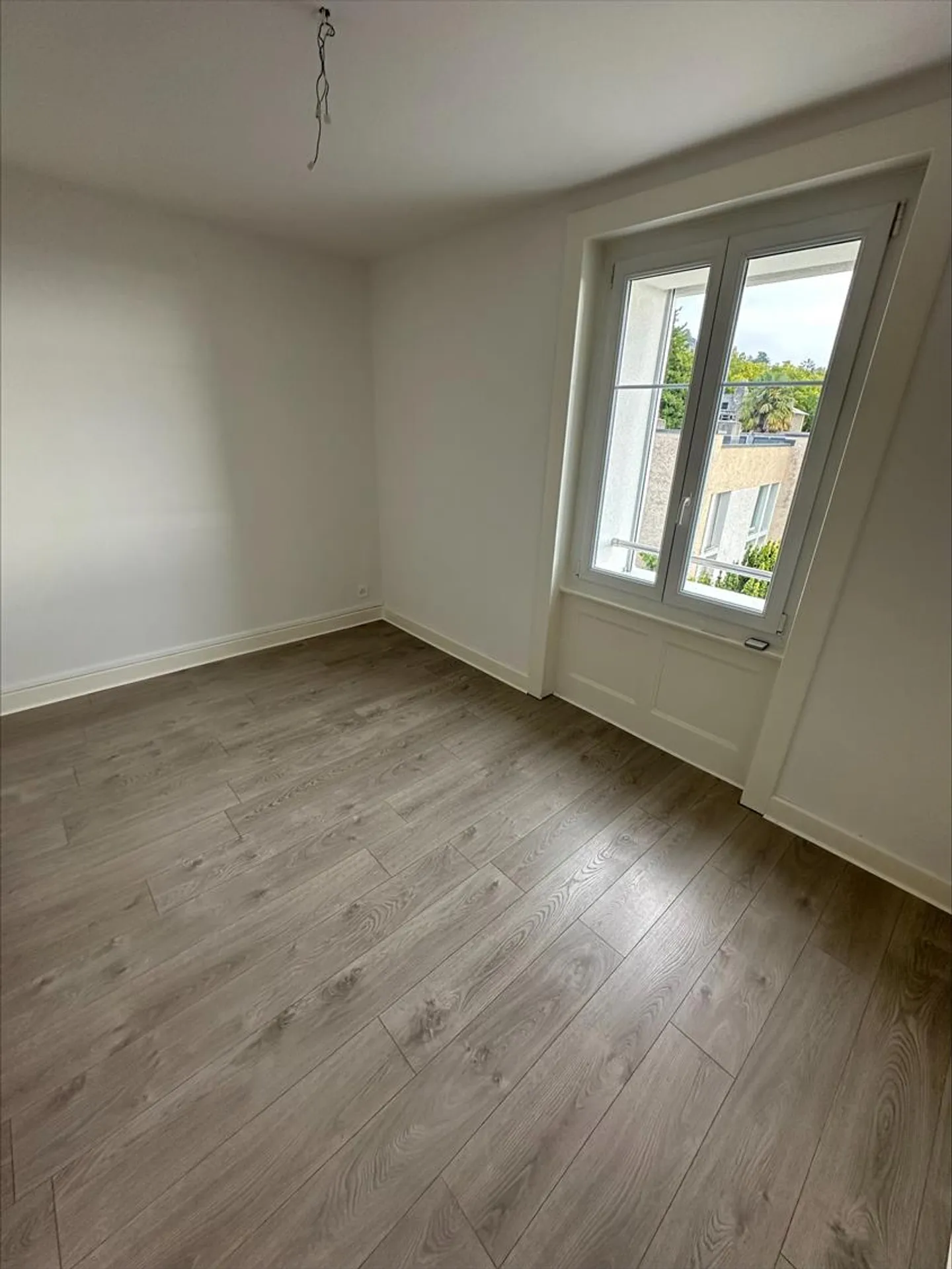 Magnificent apartment with balcony and lake view, ideally located - Photo 4 of 10