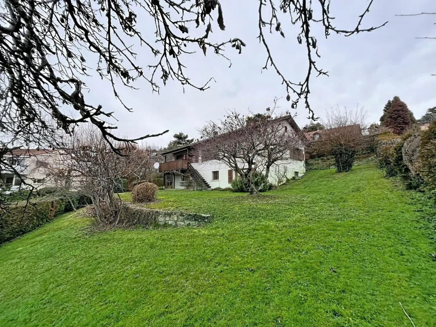 Lutry - Dans un quartier calme, maison individuelle de 7 pièces - Photo 1 sur 4