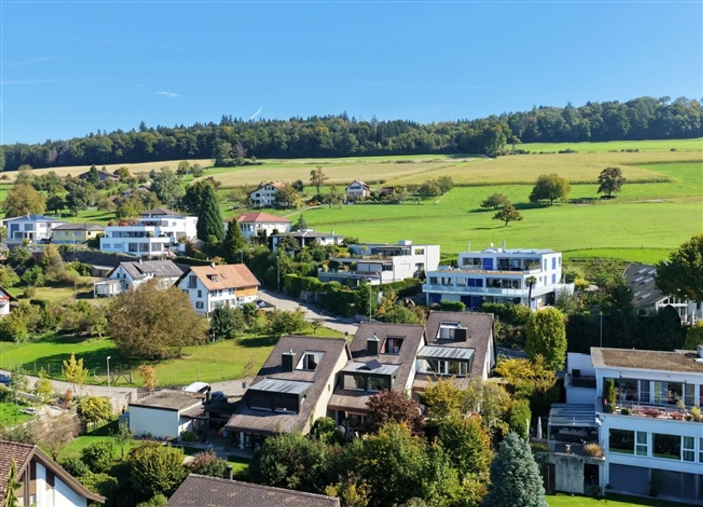 Miracle d'espace avec vue dans un emplacement en pente recherché - Photo 1 sur 11