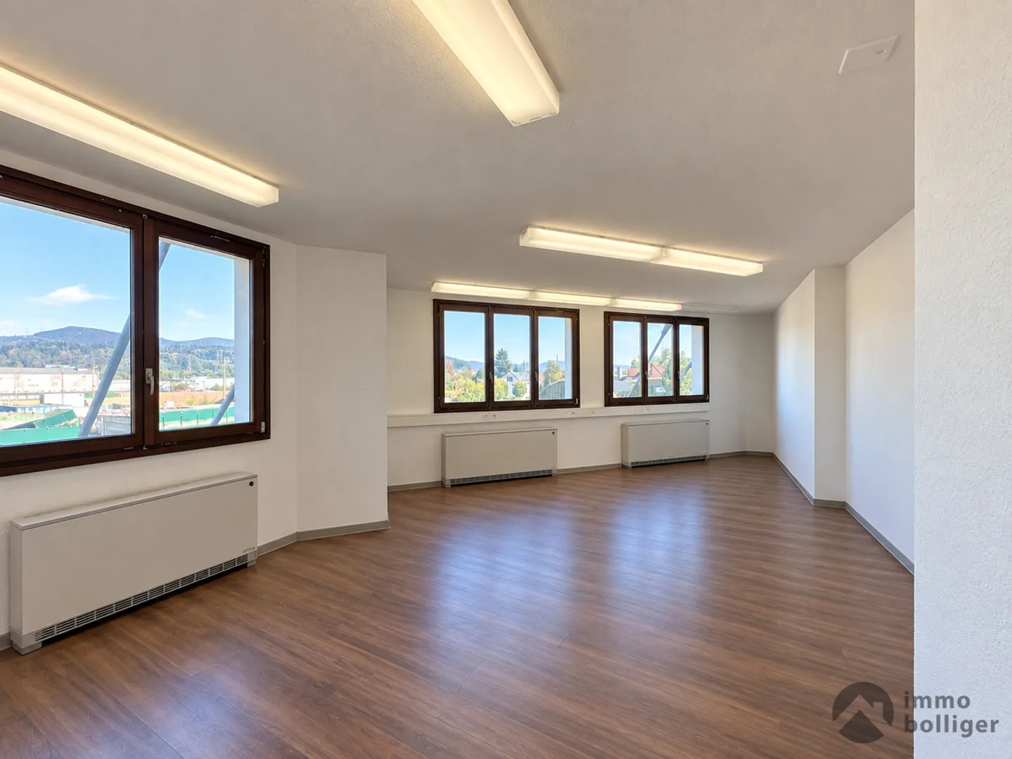Una posizione. Molte possibilità. Commercio, magazzino e ufficio combinati. - Foto 7 di 13