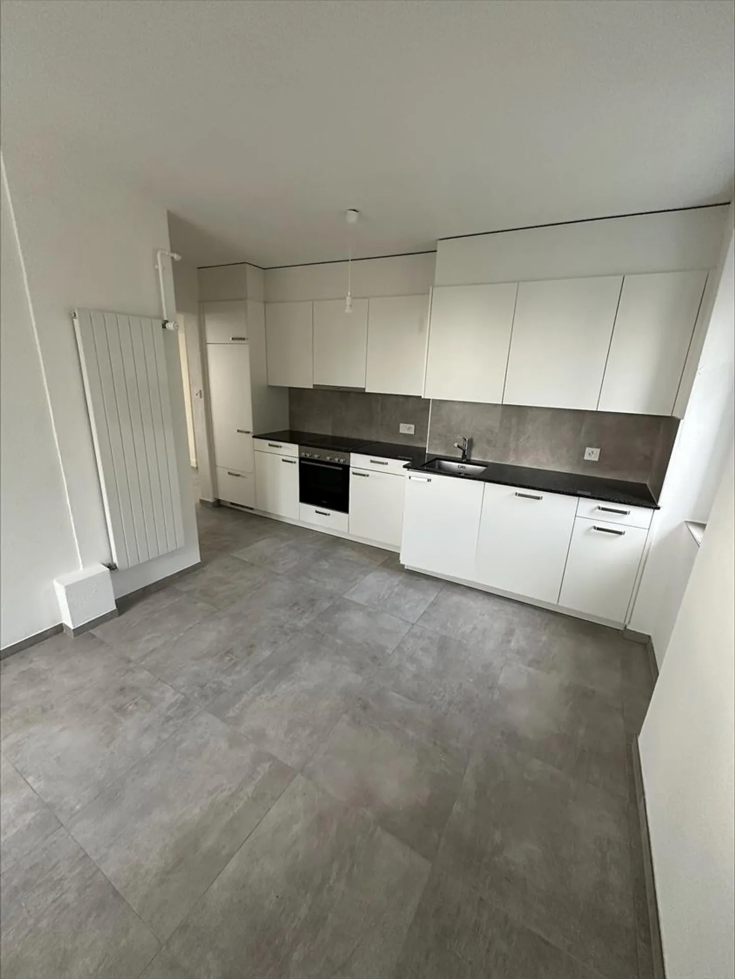 Magnificent apartment with balcony and lake view, ideally located - Photo 2 of 10