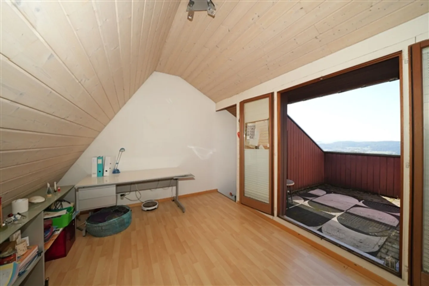 Miracle d'espace avec vue dans un emplacement en pente recherché - Photo 10 sur 11