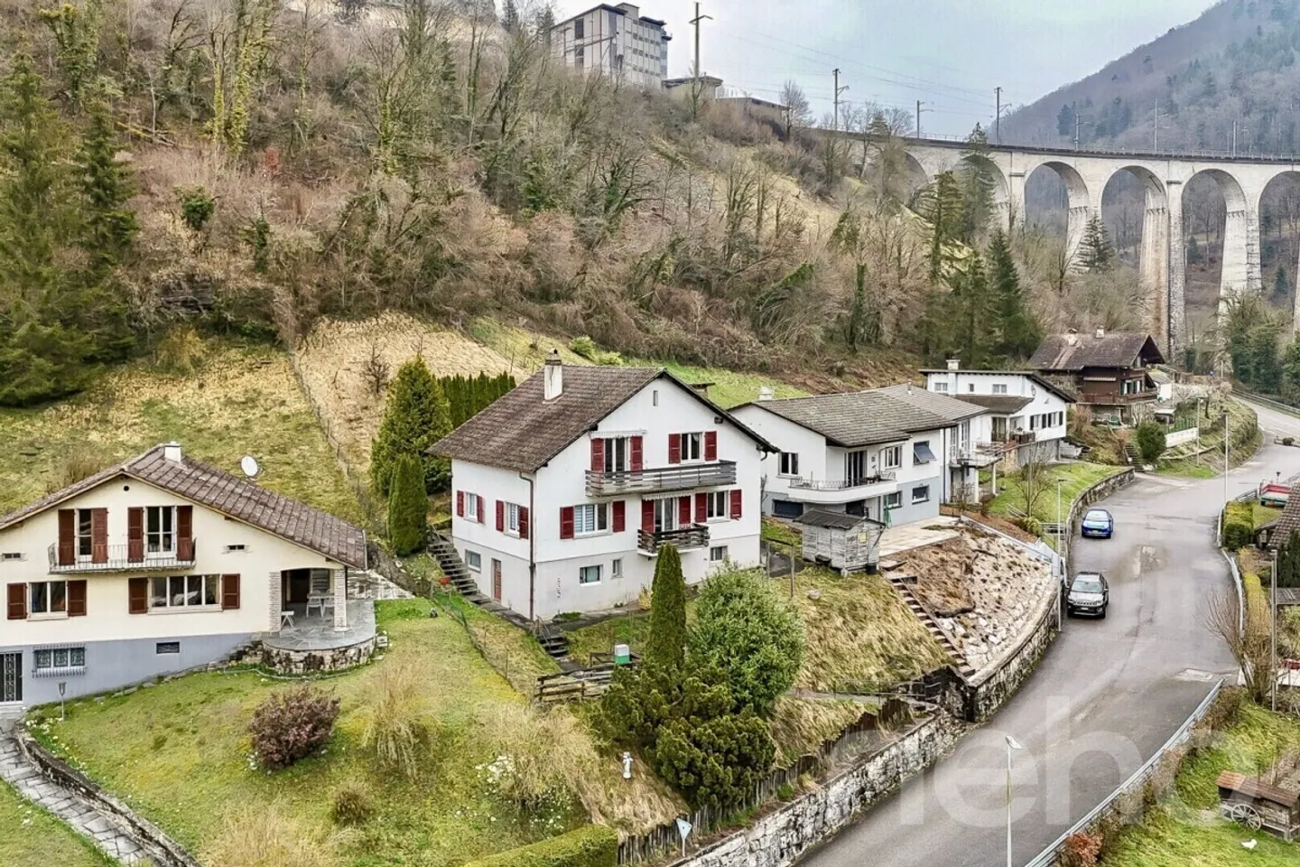Bella casa caratteristica a St-Ursanne - 3 unità con grande potenziale - Foto 2 di 13